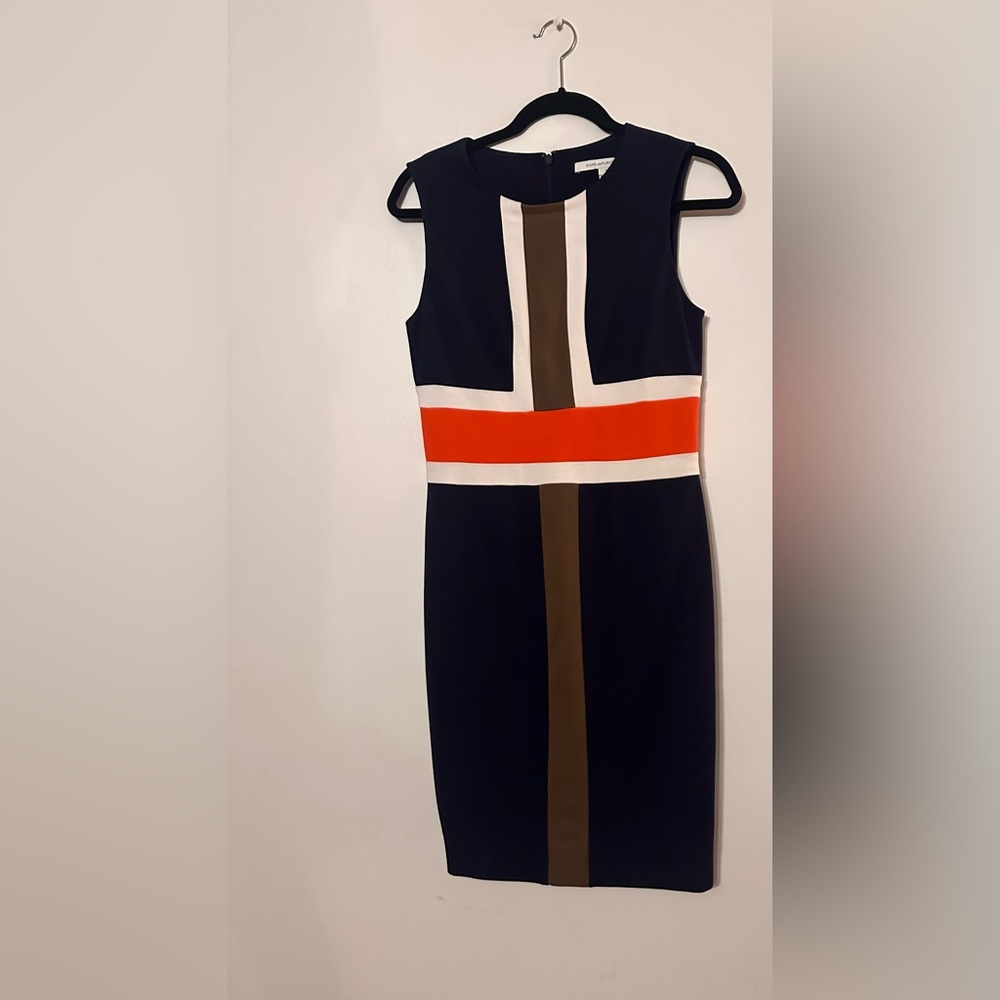 Diane VonFurstenberg. Size: 2. Sleevless dress.